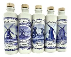 LIKEUR 5 SOORTEN( stroopwafel/speculaas/kersen/appel/boterbabbelaar) 14,5% DISPLAY MOLEN DELFT